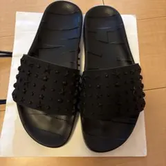 jimmy choo ジミーチュウ　スタッズ付きブラックラバーサンダルのサムネイル
