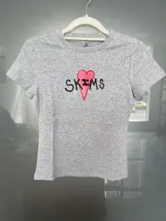 SKIMS ハートロゴ Tシャツ グレー M 半袖 2026年最新】skims heartの人気アイテム - メルカリ