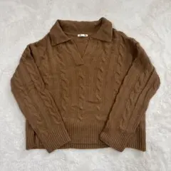 GU ケーブル編み Vネックセーター