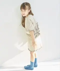 フリル付きベージュワンピースのサムネイル