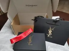 母の日にも!　イブサンローランギフトボックスとサンプル　ショッパー付き