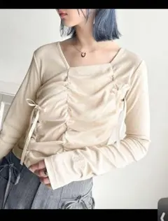 【mily bilet 】サテンリボン付き袖口刺繍ギャザーリブカットソー