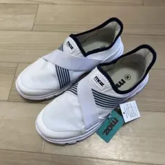 最終値下げ　新品 moz クロスデザイン シューズ　23〜23.5cmのサムネイル