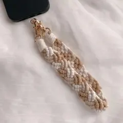 マクラメハンドストラップ ベージュ×ホワイト スマホストラップ キーホルダー