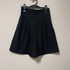 黒のハーフパンツ ゴム入りウエストのサムネイル