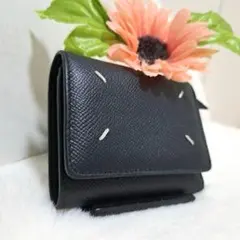 ✨新品同様　付属品完備✨マルジェラ　三つ折り　4ステッチ　カレンダー　レザーのサムネイル