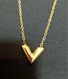 【現在未発売】大人気✨高級感たっぷりベリンダV字ネックレス　ユニセックス