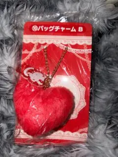 ハローキティ　ハート型ファーキーホルダー