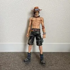 ワンピース　ONE PIECE エース　フィギュア