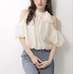 Rirandtureオフショルフリルシアーブラウス85314250 - メルカリ