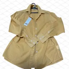 新品ユニクロ淡いオレンジ 長袖 ボタン付きシャツ