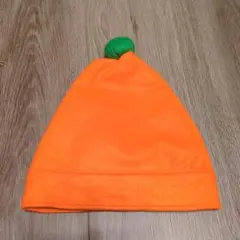 ハロウィン　キッズ用手作りポンポン付きカボチャモチーフ帽子