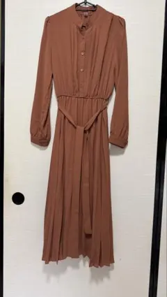 大人可愛い♡ プリーツ ロングワンピース テラコッタ バンドカラー 裏地あり