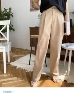 moment+タック入りベージュチノパン