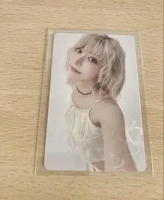 【LE SSERAFIM】サクラ（ホログラム入フォトカード１枚）