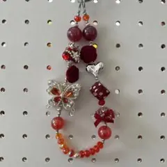 赤いビーズ 蝶デザイン ストラップ