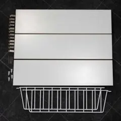 string / Pocket white