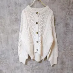 【美品】GU ジーユー 長袖ニットセーター ベージュ 厚手 レディース M