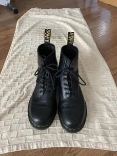 Dr. Martens ブラック レースアップブーツ