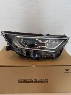 破損無し　レンズ美品　右側　RAV4 ハイブリッドのサムネイル