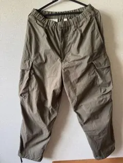 UNIQLOＵ　ワイドフィットパラシュートカーゴパンツ