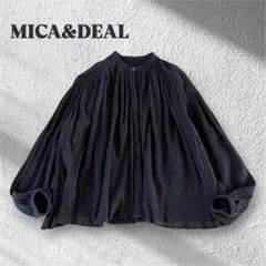9【美品】MICA & DEAL シアサッカー　長そでギャザーブラウス　黒のサムネイル