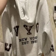 NEW YORK EST 1992 ヒョウ柄ロゴ フーディーのサムネイル