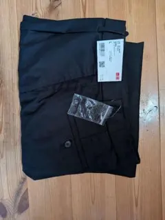 新品タグ付　ユニクロ　タックワイドパンツ黒 L