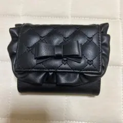 リボン付きブラック三つ折り財布