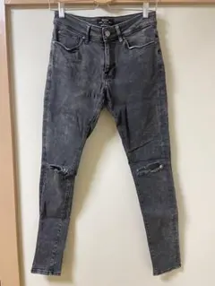 Bershka スーパースキニーフィット ダメージデニムパンツ