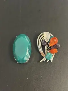 q*a様 帯留め　オーバルデザイン　グリーンストーン　シンプル&ブローチ