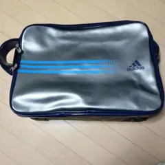 アディダス　エナメルバッグ