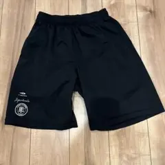 スポーツブランドのTIGORAの黒の半ズボンです。