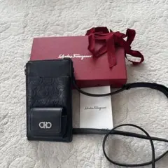 ★フェラガモ★　未使用スマホショルダーダブルガンチーニ