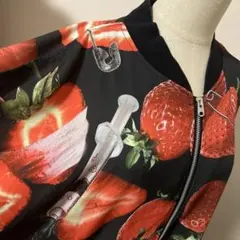 トラバストーキョー イチゴ柄ブルゾンのサムネイル