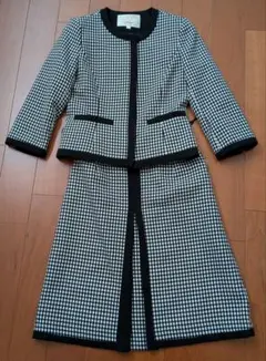 チェック柄ジャケットとスカートセット　9号サイズ