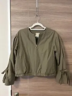 【BEAMS HEART 】ノーカラー アウター オリーブのサムネイル