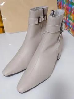 【未使用品】2WAY使用可能　ショートブーツ（アイボリー）（サイズM）
