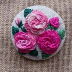 No.903 刺繍ブローチ ハンドメイド 4cm - メルカリ