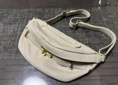 AULENTTI オウレンティ　金具付き　レザー ボディバッグ　オフホワイト