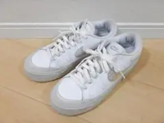 NIKE スニーカー ウィメンズ コート レガシー リフト HQ2307-100