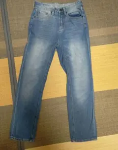 GU ハイライズストレートジーンズ