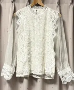 ホワイト刺繍レーストップス　ミドル丈　長袖