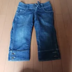 デニムパンツ クロップド丈 ボタン付き