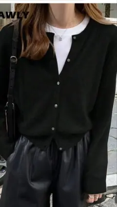 黒い長袖カーディガン