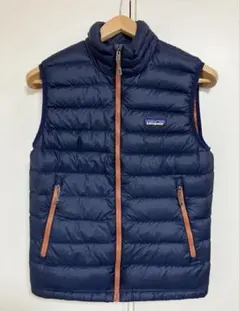patagoniaパタゴニアのダウンベスト　送料無料　ネイビー　紺　XSサイズのサムネイル
