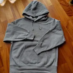 〔GU〕 size　М　グレー フード付き スウェットパーカー