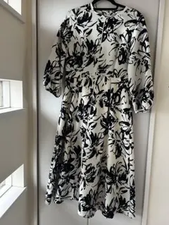 【美品　早いもの勝ち】PLST モノトーン　花柄　ワンピース　S 白