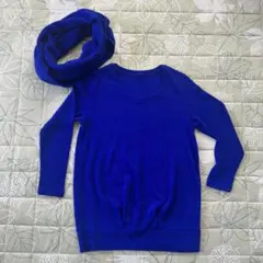 青色長袖セーターとマフラーのセット