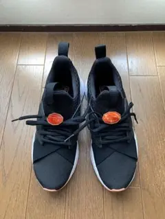 PUMA ブラック スニーカー
